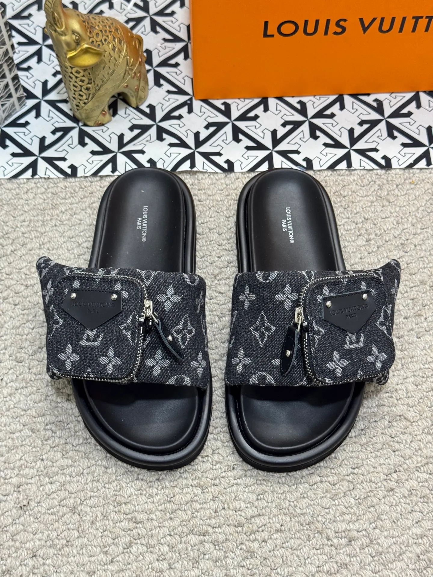 Men's shoes 💰400 [New style] 🦇🦇Top original order [Louis Vuitton] Couple style 👫Spring and summer style🎯🎯As an active family in the fashion industry ⭐ Lv is characterized by bold innovation ⚡Fabric down cloth🔥 Combined outsole, clean and tidy ⚡Fashionable and generous🌹Multiple colors available..Size: 36-44 (45 customized